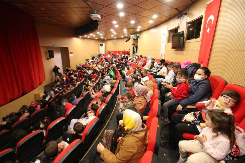 BÜYÜKŞEHİRDEN ÇOCUKLARA 23 NİSAN HEDİYESİ